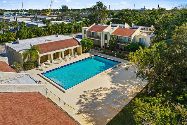 150 Pineview Road L6, Jupiter, FL 33469