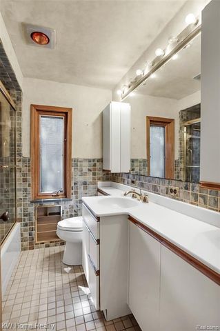 27943 Sunset Boulevard, Lathrup Village, MI 48076