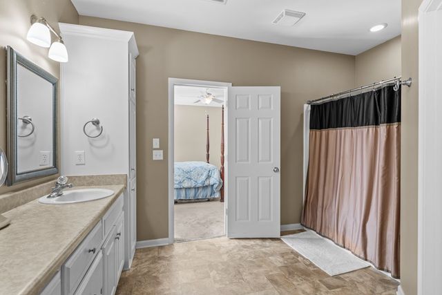 226 Maplecliff Dr, Dothan, AL 36303