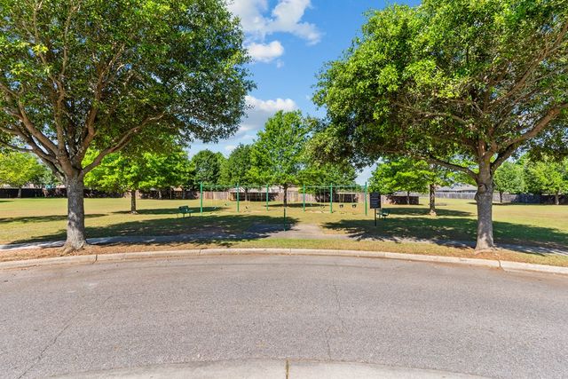 226 Maplecliff Dr, Dothan, AL 36303