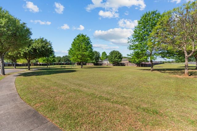 226 Maplecliff Dr, Dothan, AL 36303