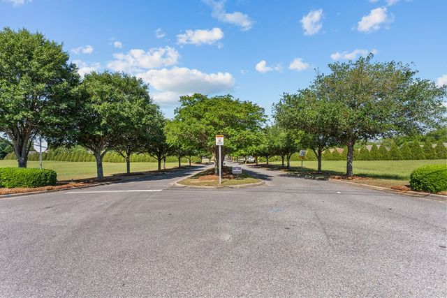 226 Maplecliff Dr, Dothan, AL 36303