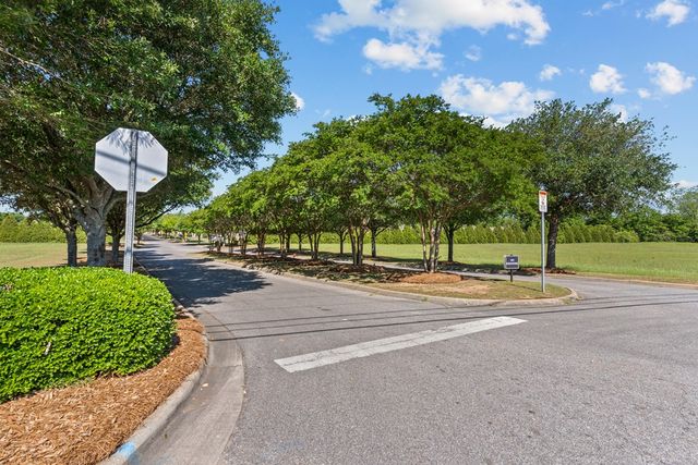 226 Maplecliff Dr, Dothan, AL 36303