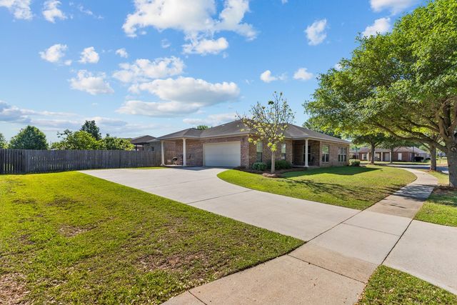 226 Maplecliff Dr, Dothan, AL 36303