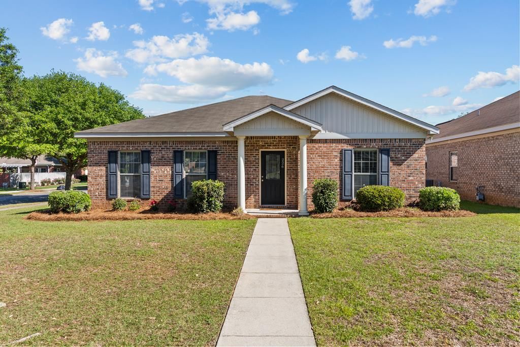 226 Maplecliff Dr, Dothan, AL 36303