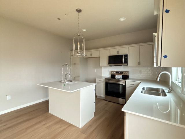 1718 Gordon Court, Norwalk, IA 50211