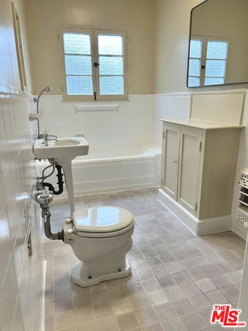 803 Croft Avenue, West Hollywood, CA 90069