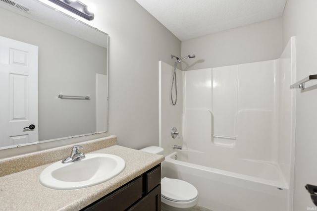 4367 Timber Creek Parkway, New Haven, IN 46774