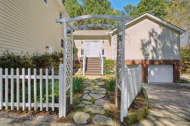 120 Kelsey Court, Clayton, NC 27520