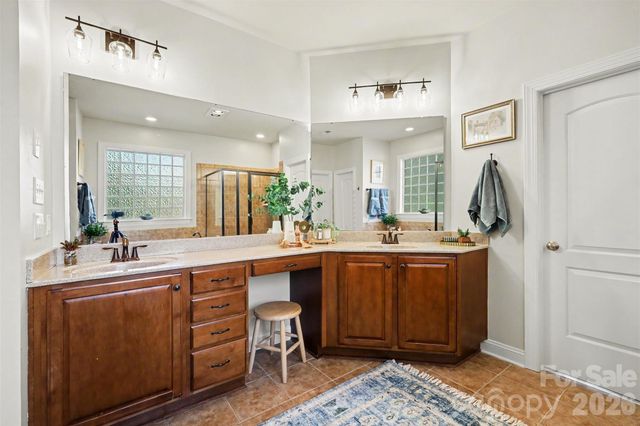 16619 Flintrock Falls Lane, Charlotte, NC 28278