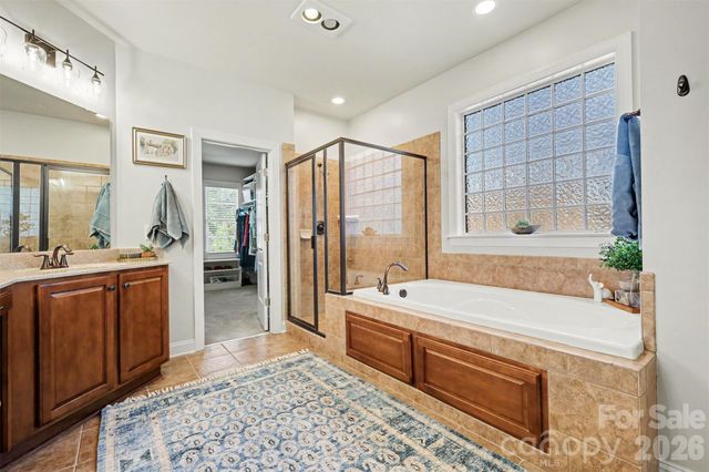 16619 Flintrock Falls Lane, Charlotte, NC 28278