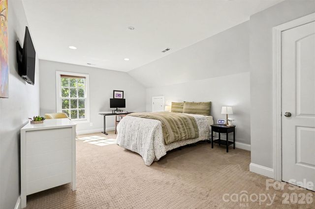 16619 Flintrock Falls Lane, Charlotte, NC 28278