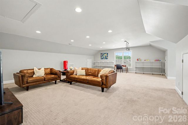 16619 Flintrock Falls Lane, Charlotte, NC 28278