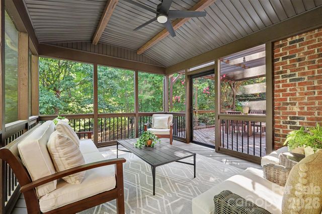 16619 Flintrock Falls Lane, Charlotte, NC 28278