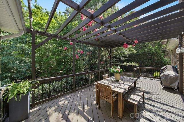 16619 Flintrock Falls Lane, Charlotte, NC 28278