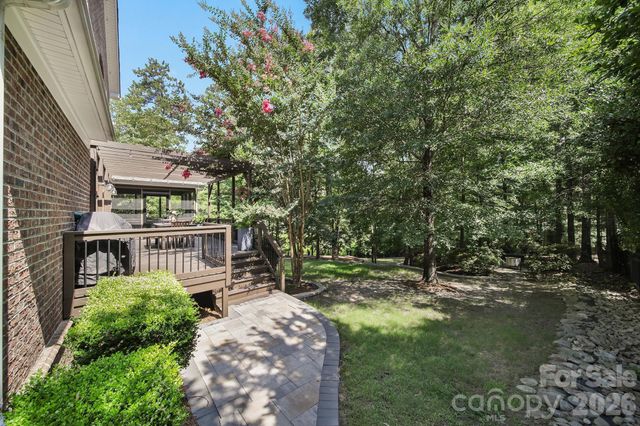 16619 Flintrock Falls Lane, Charlotte, NC 28278