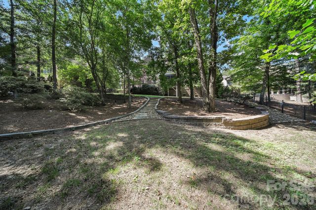 16619 Flintrock Falls Lane, Charlotte, NC 28278