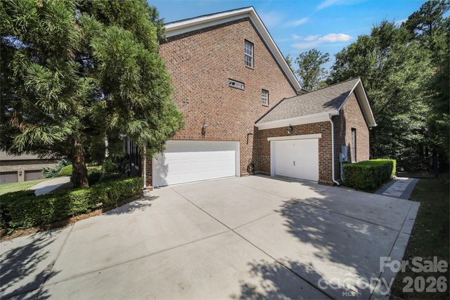 16619 Flintrock Falls Lane, Charlotte, NC 28278