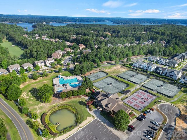 16619 Flintrock Falls Lane, Charlotte, NC 28278