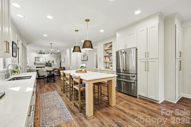 16619 Flintrock Falls Lane, Charlotte, NC 28278