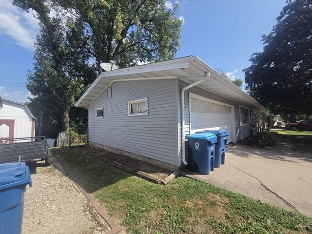 433 25th Avenue, East Moline, IL 61244