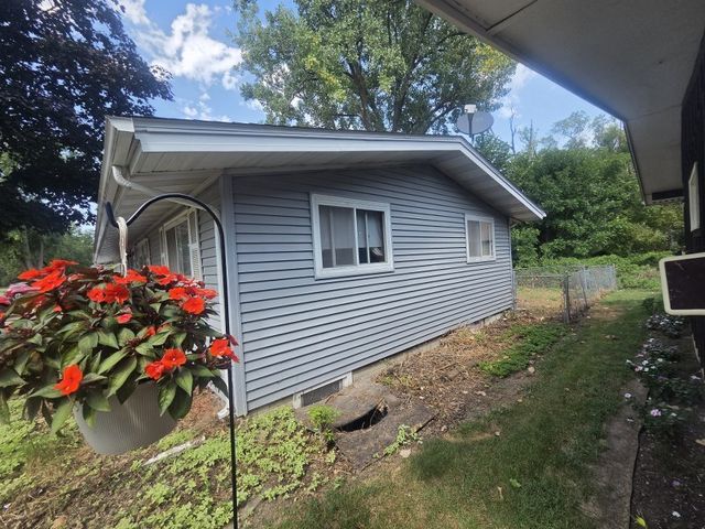 433 25th Avenue, East Moline, IL 61244