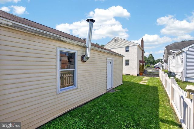 215 ASH RD, Wallingford, PA 19086