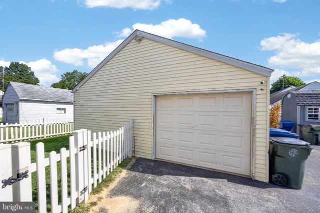 215 ASH RD, Wallingford, PA 19086