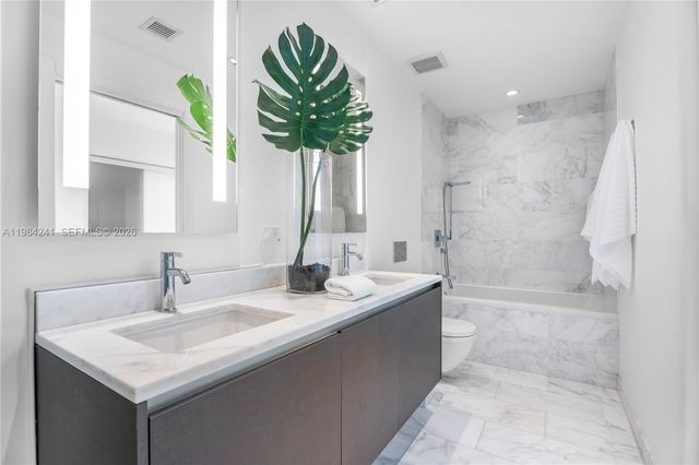 1451 Brickell Ave 2703, Miami, FL 33131