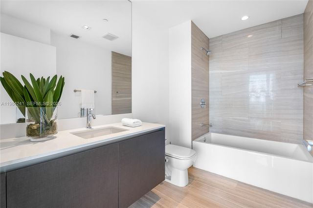 1451 Brickell Ave 2703, Miami, FL 33131