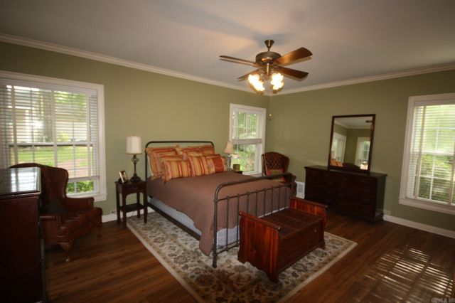 524 W Sypert Street, Nashville, AR 71852