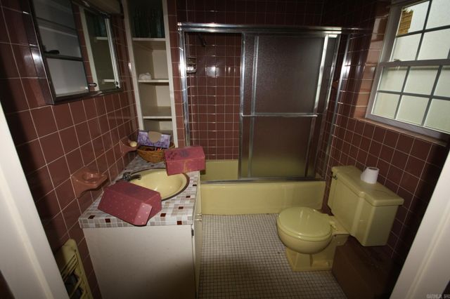 524 W Sypert Street, Nashville, AR 71852