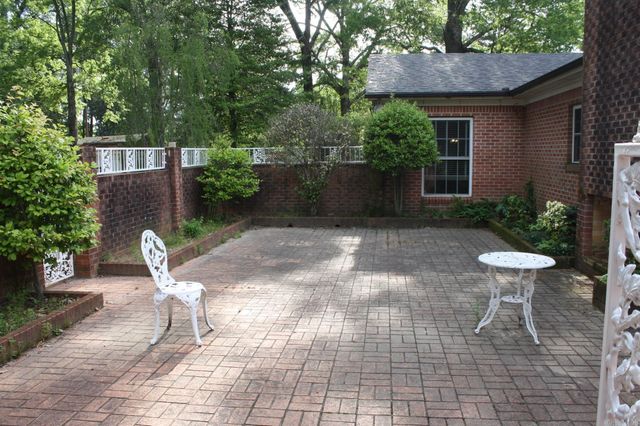 524 W Sypert Street, Nashville, AR 71852