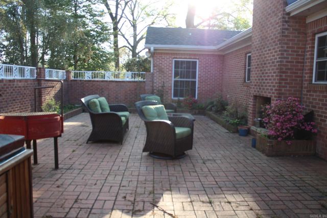 524 W Sypert Street, Nashville, AR 71852