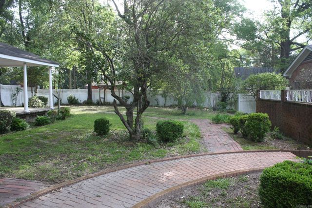 524 W Sypert Street, Nashville, AR 71852