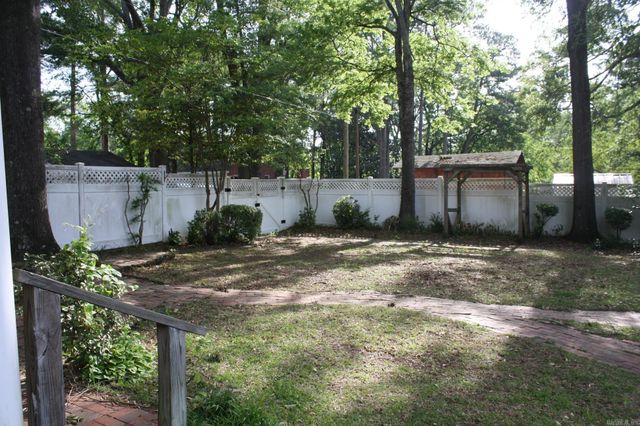 524 W Sypert Street, Nashville, AR 71852