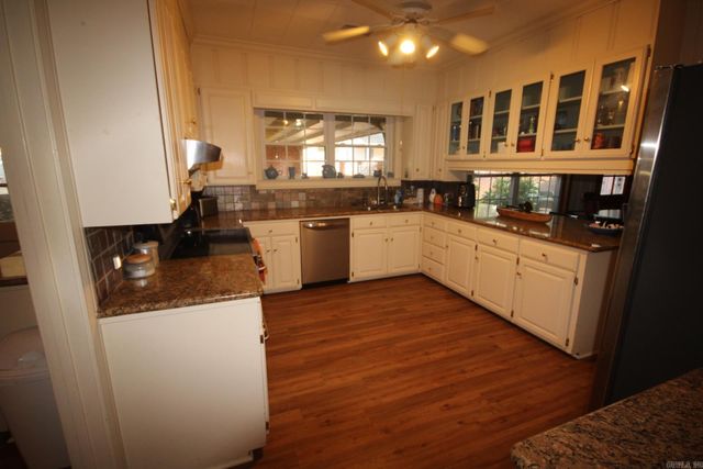 524 W Sypert Street, Nashville, AR 71852