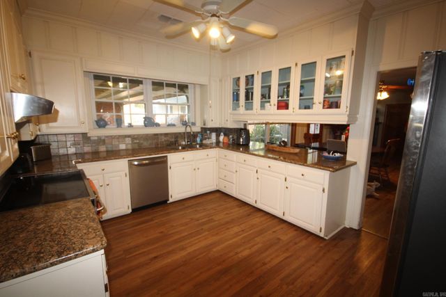 524 W Sypert Street, Nashville, AR 71852