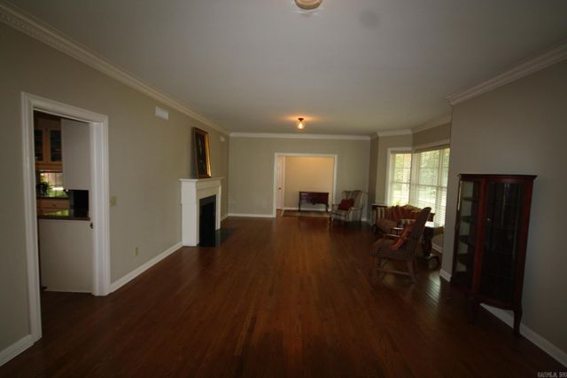 524 W Sypert Street, Nashville, AR 71852