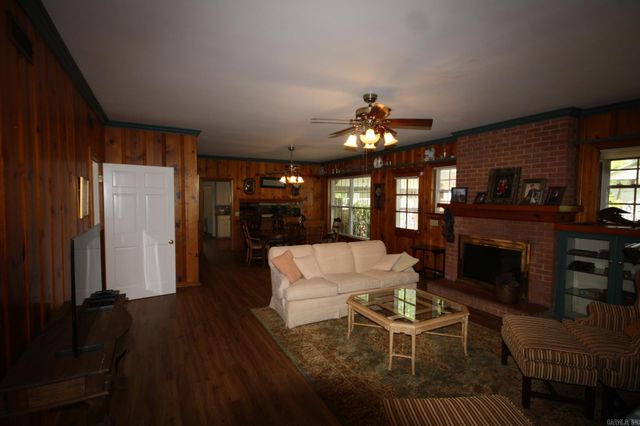 524 W Sypert Street, Nashville, AR 71852