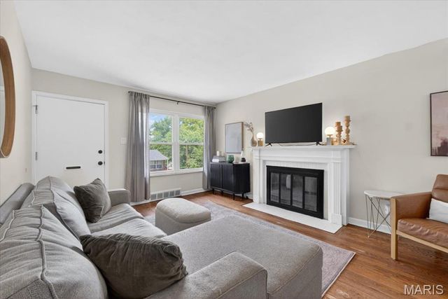 2403 Mari Kay Court, Brentwood, MO 63144