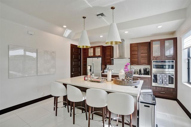 15501 NW 88th Avenue 15501, Miami Lakes, FL 33018