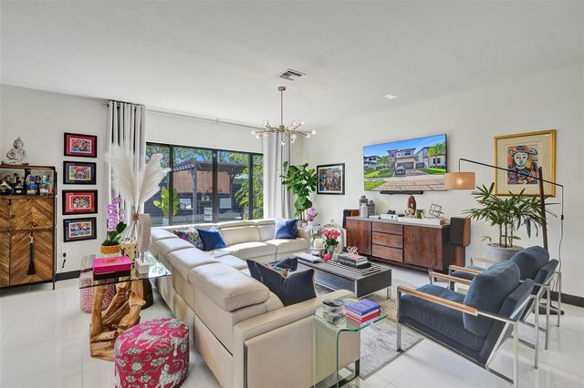 15501 NW 88th Avenue 15501, Miami Lakes, FL 33018