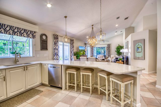 206 Canterbury Drive W, Palm Beach Gardens, FL 33418