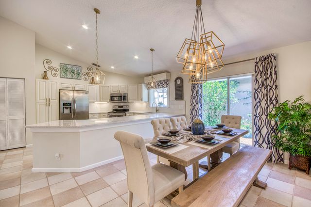 206 Canterbury Drive W, Palm Beach Gardens, FL 33418