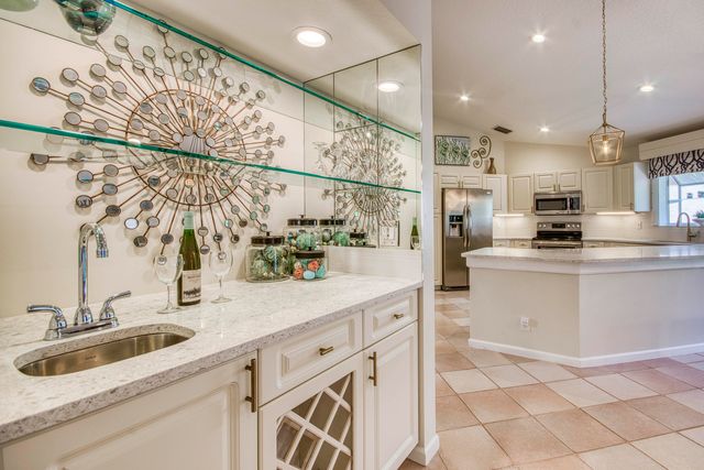 206 Canterbury Drive W, Palm Beach Gardens, FL 33418