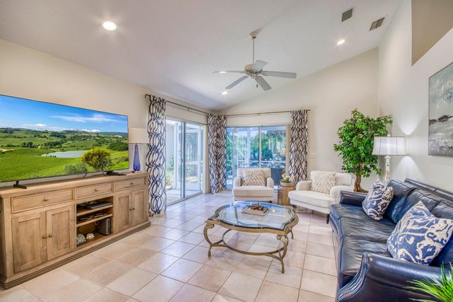 206 Canterbury Drive W, Palm Beach Gardens, FL 33418
