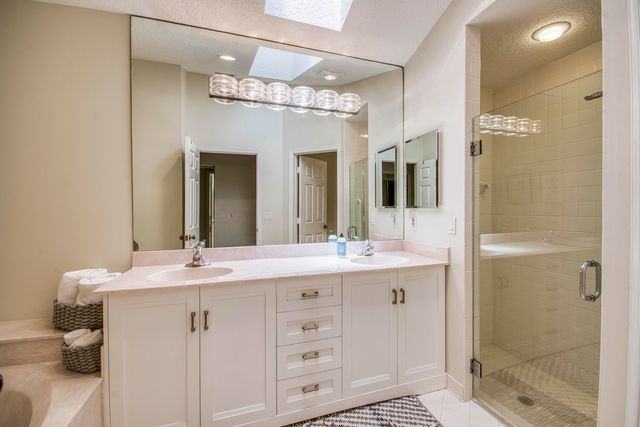 206 Canterbury Drive W, Palm Beach Gardens, FL 33418