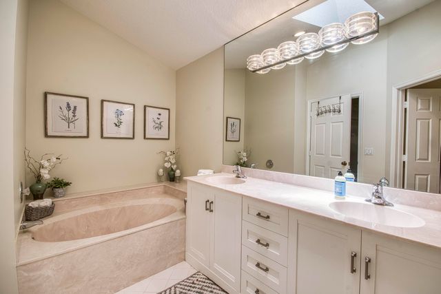 206 Canterbury Drive W, Palm Beach Gardens, FL 33418
