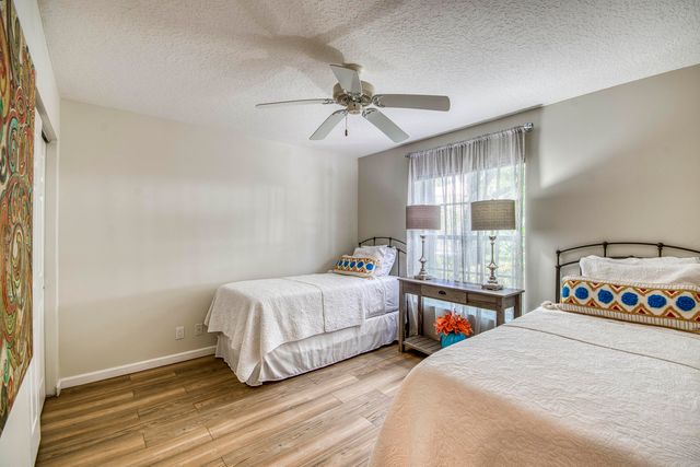 206 Canterbury Drive W, Palm Beach Gardens, FL 33418